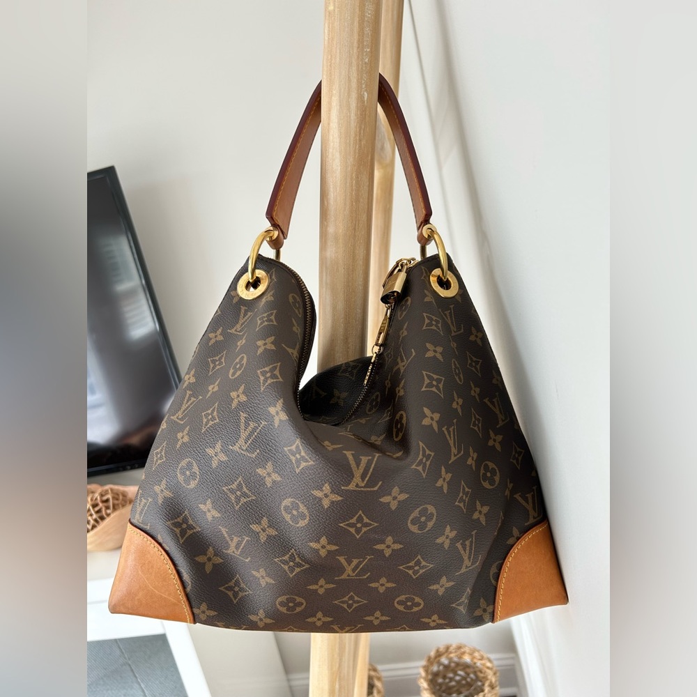 Authentic Louis Vuitton Berri Monogram Canvas Shoulder Bag Brown
